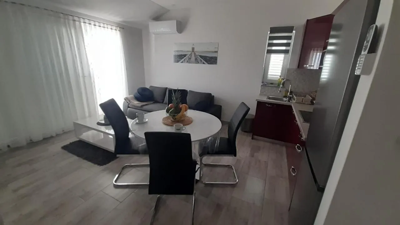Apartmani Lucija Povljana 0*,  Croatia