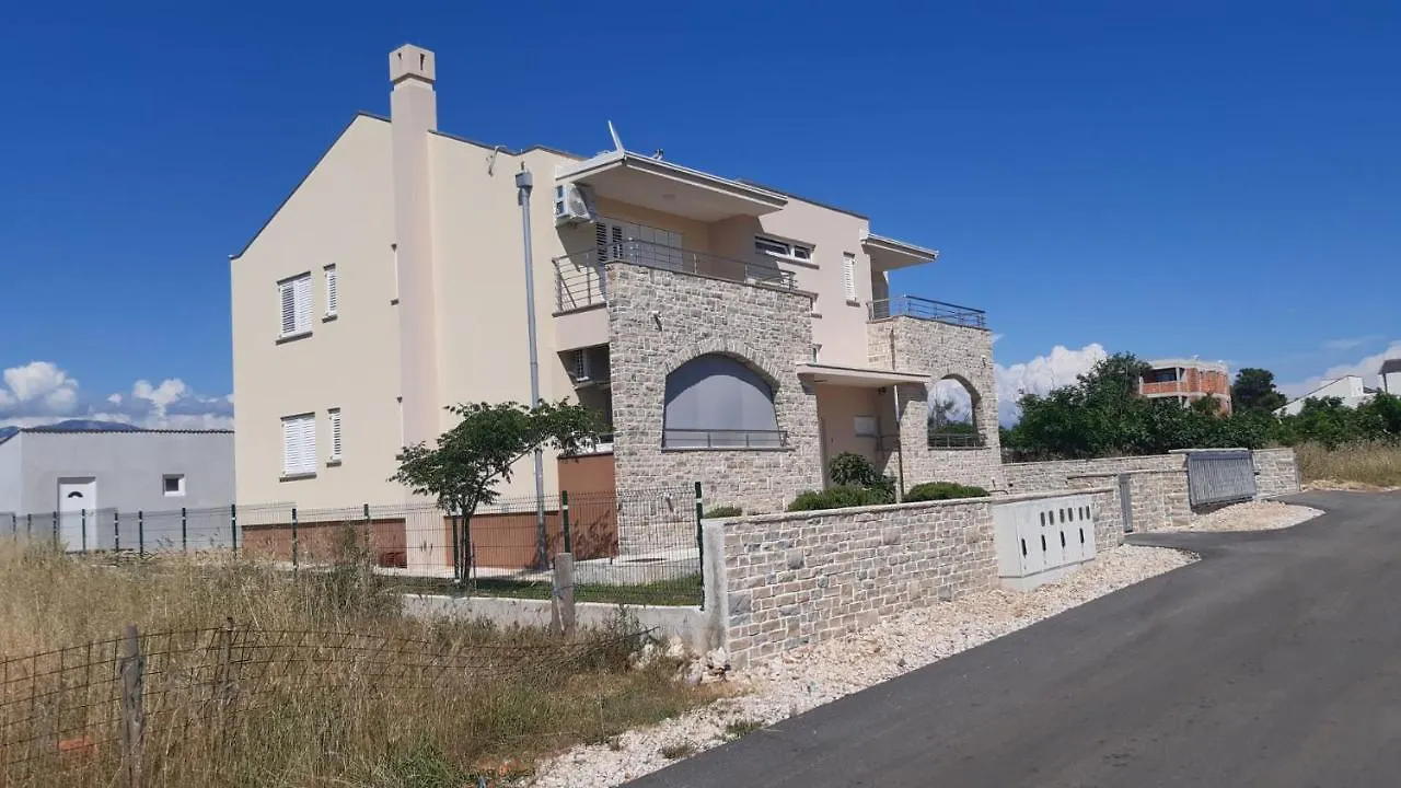 Apartmani Lucija Povljana Apartment
