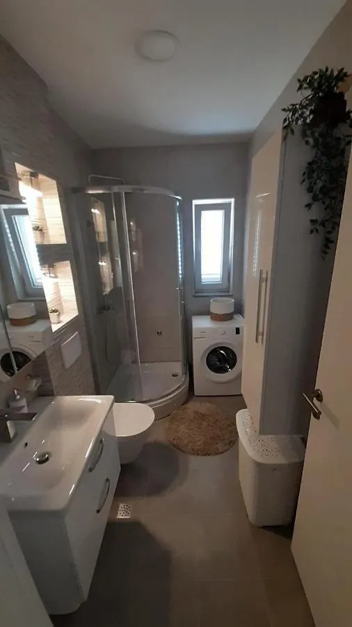 Apartmani Lucija Povljana