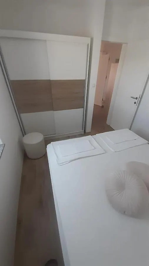 Apartmani Lucija Povljana