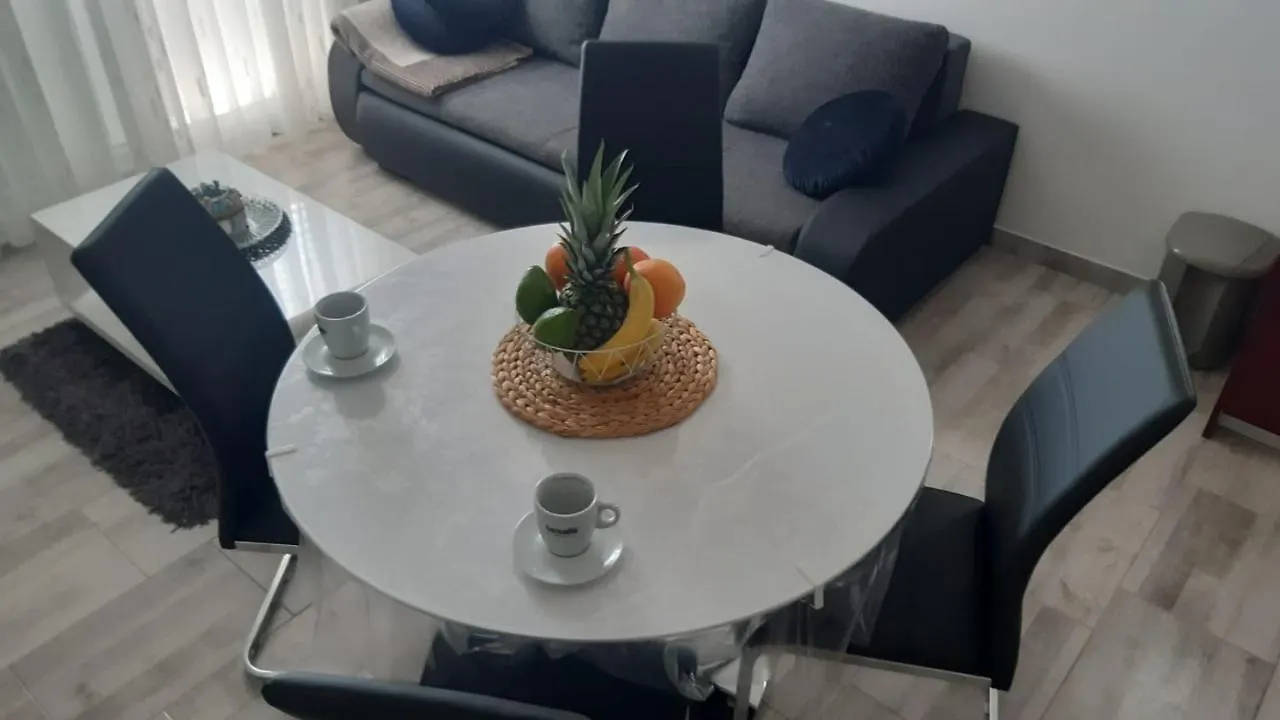 Apartmani Lucija Povljana 0*,  Croatia