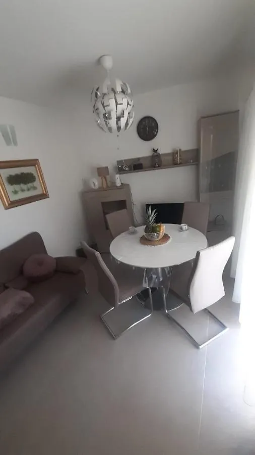Apartment Apartmani Lucija Povljana Croatia