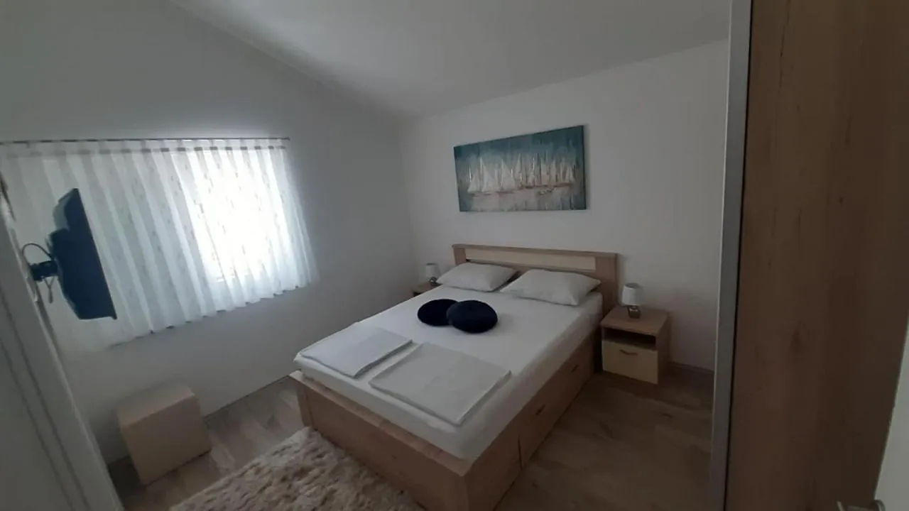 Apartmani Lucija Povljana