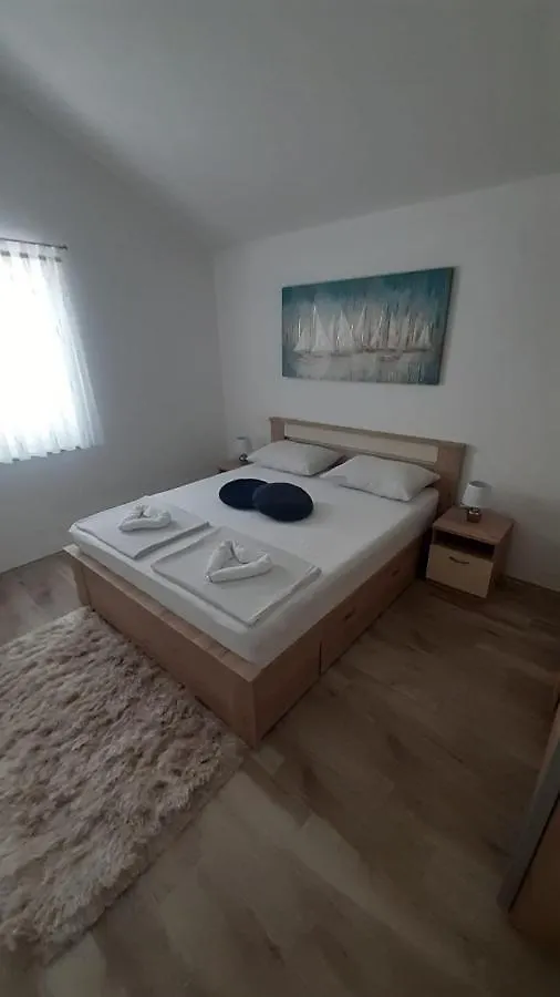 Apartment Apartmani Lucija Povljana Croatia