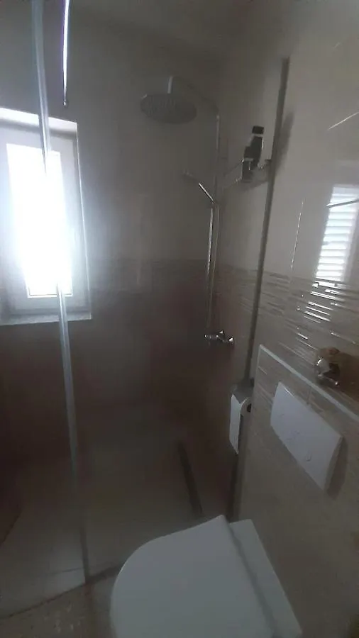 Apartmani Lucija Povljana 0*,