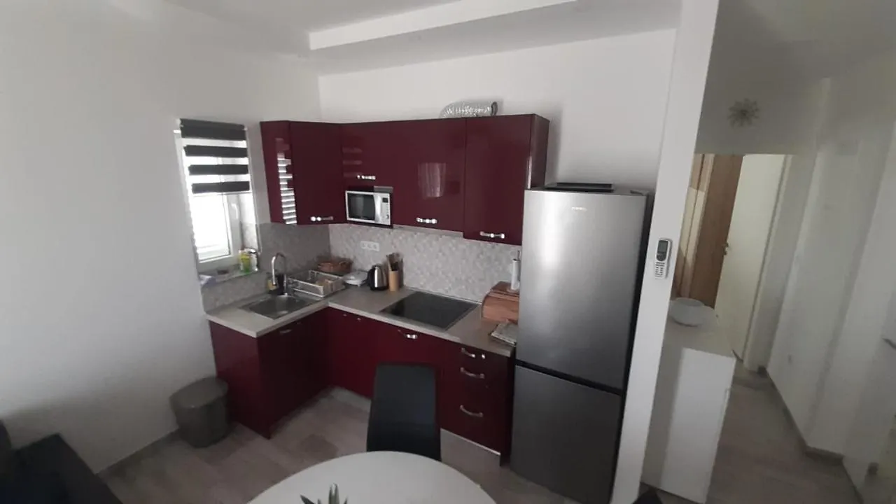 Apartmani Lucija Povljana 0*,