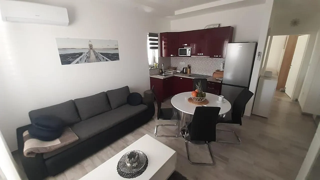 Apartmani Lucija Povljana Apartment