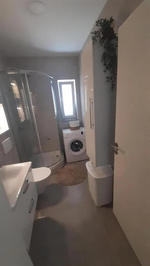 Apartmani Lucija Povljana Apartment
