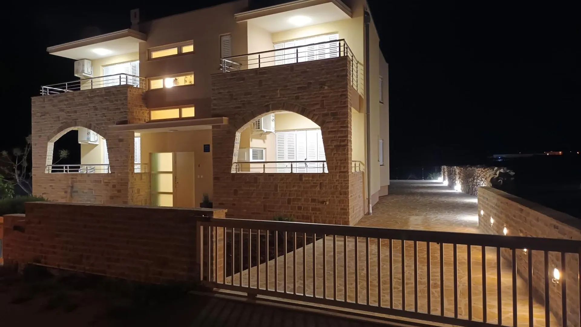 Apartmani Lucija Povljana 0*,  Chorvatsko