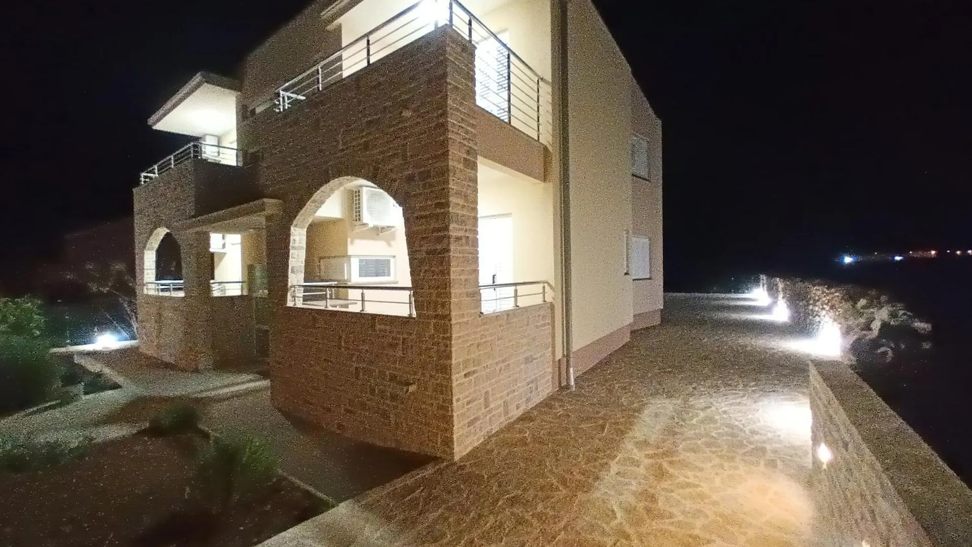 Apartmani Lucija Povljana