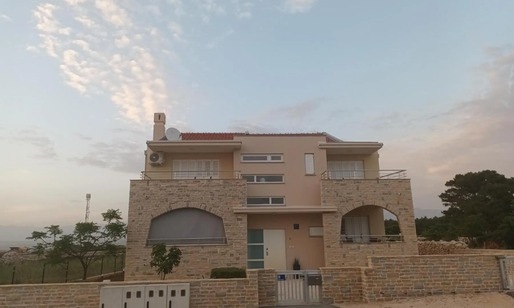 Apartmani Lucija Povljana 0*,