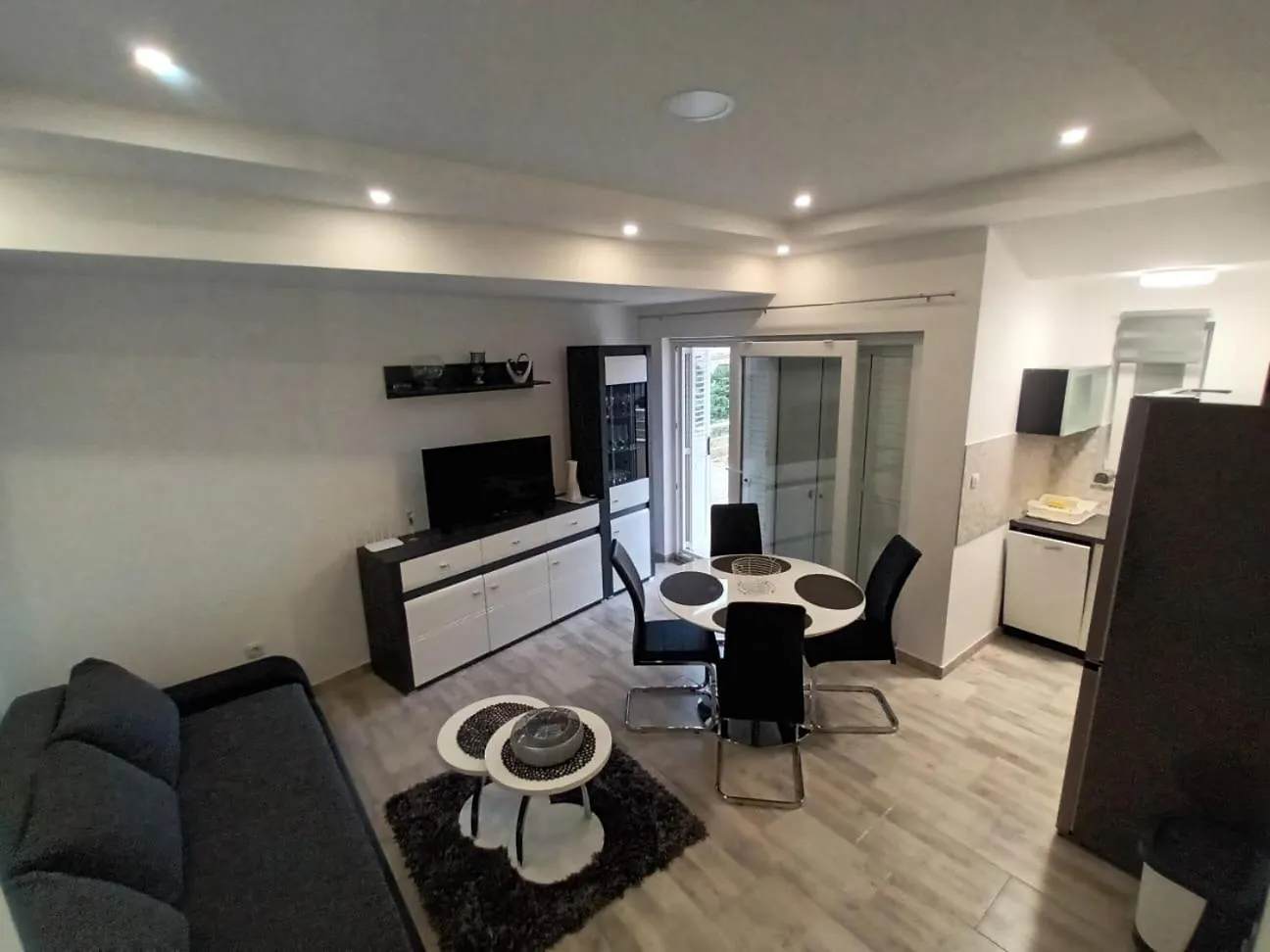 Apartmani Lucija Povljana