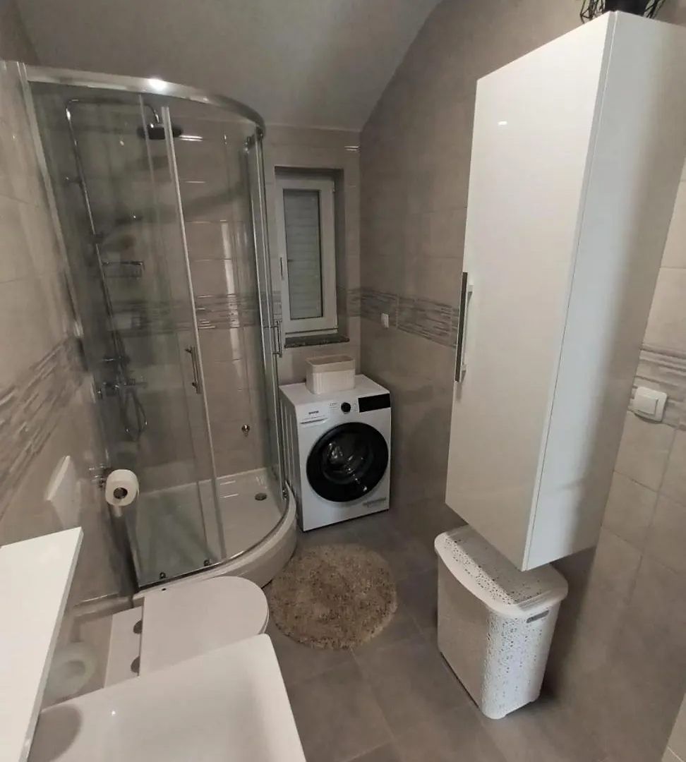Apartmani Lucija Povljana