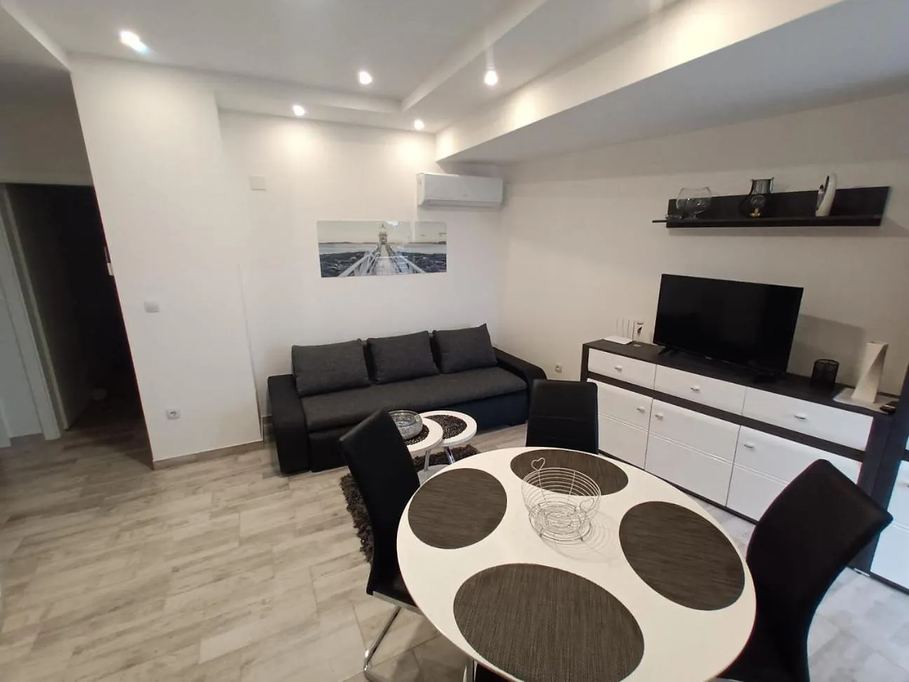 Apartmani Lucija Povljana