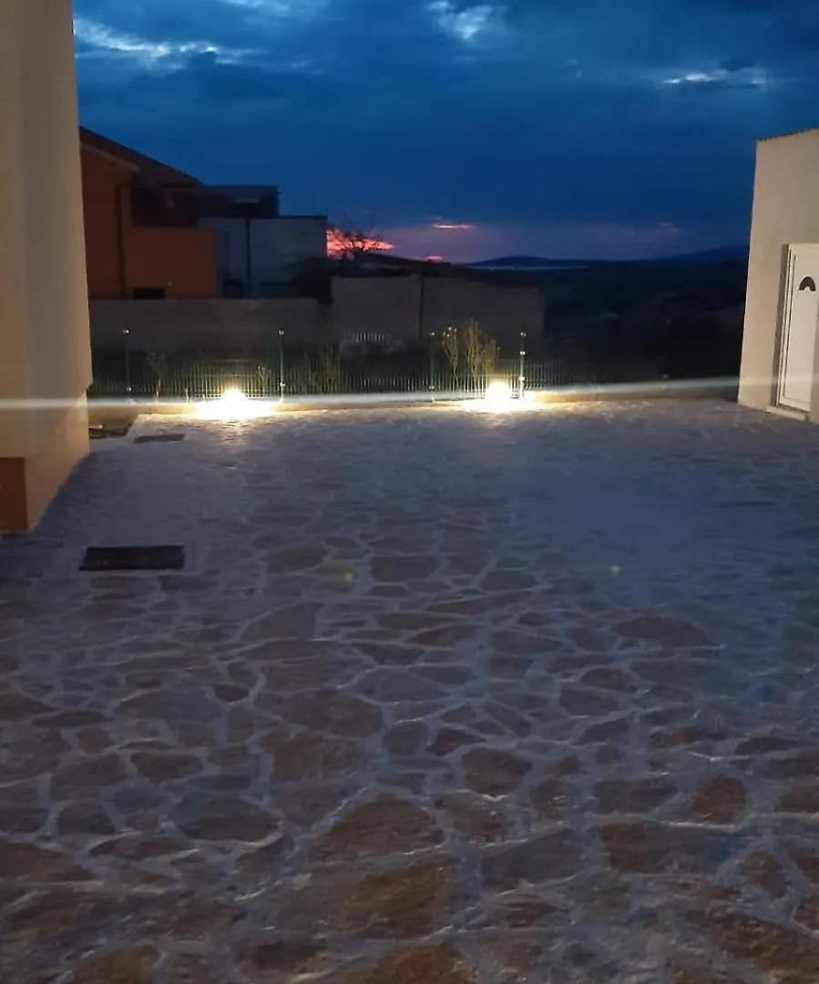 Apartmani Lucija Povljana