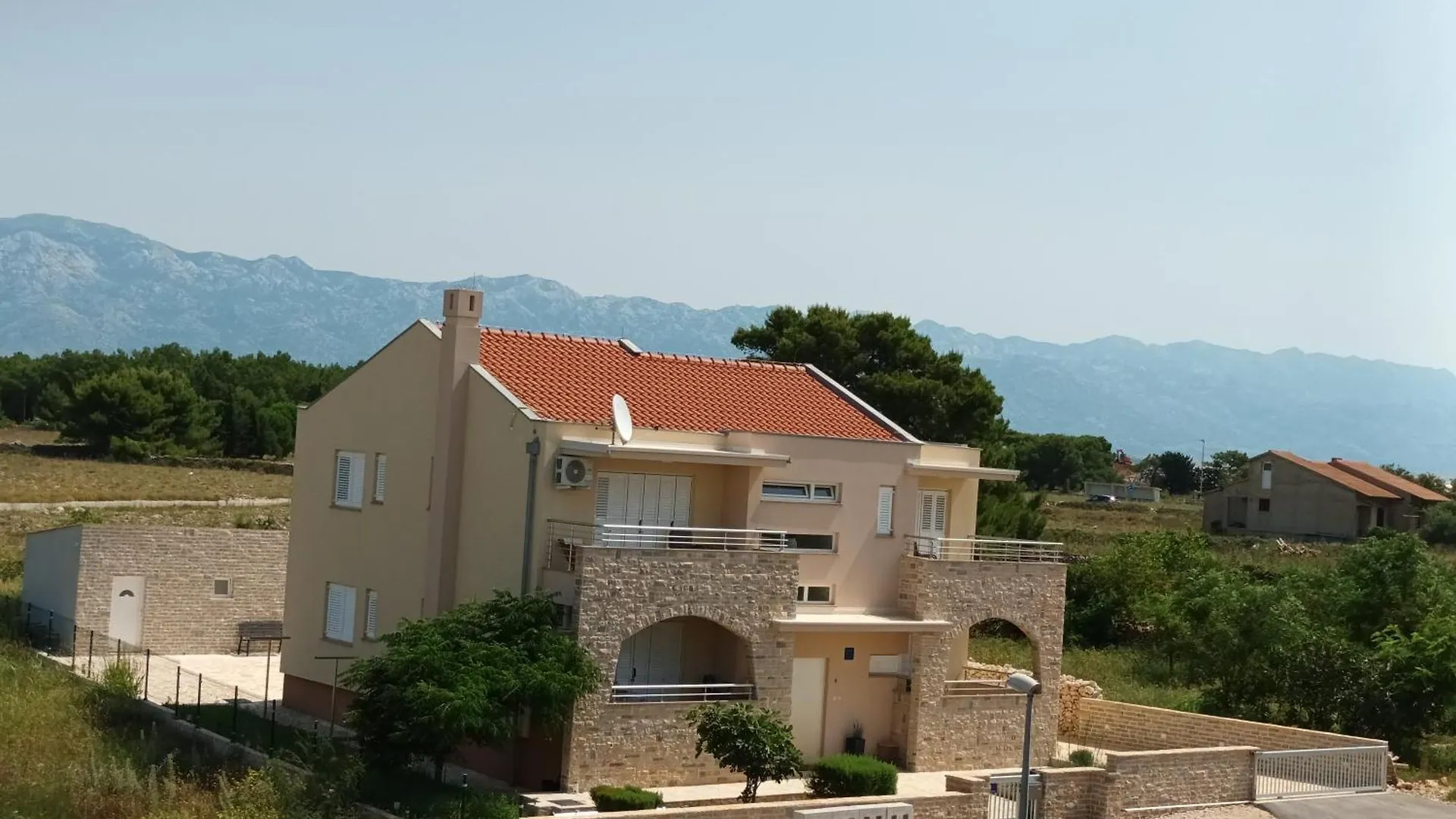 Apartmani Lucija Povljana
